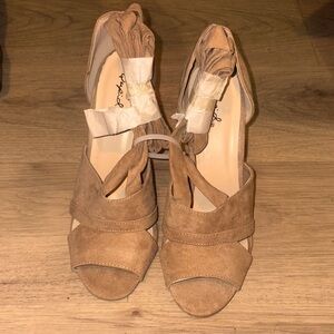 Qupid Tan Women's strappy sandals 4 inch heels size 10